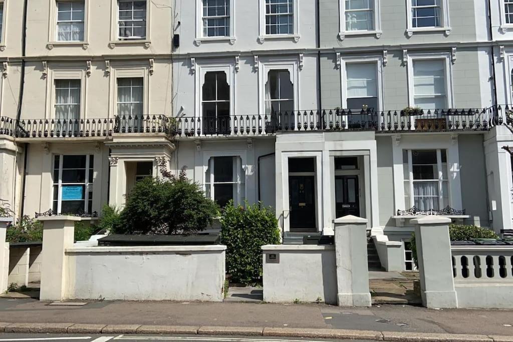 Gorgeous 2 Bedroom Flat In Charming Swiss Cottage London Exterior photo