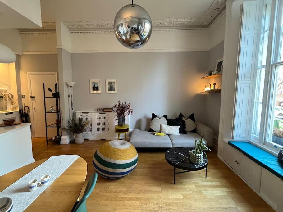 Gorgeous 2 Bedroom Flat In Charming Swiss Cottage London Exterior photo