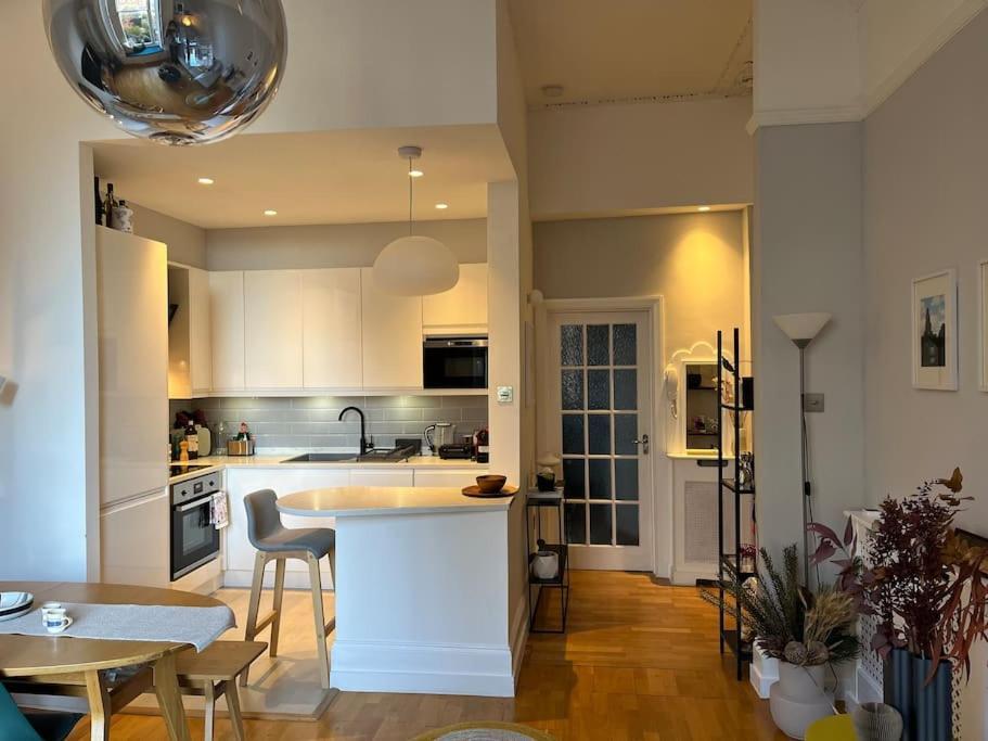 Gorgeous 2 Bedroom Flat In Charming Swiss Cottage London Exterior photo