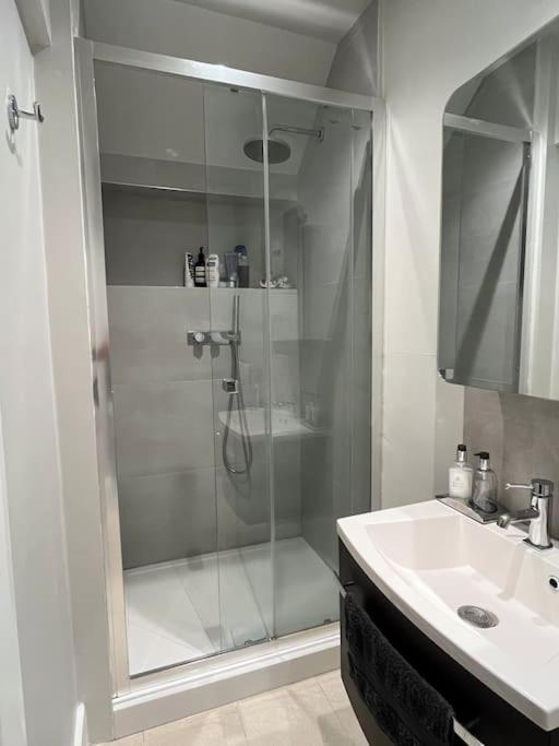 Gorgeous 2 Bedroom Flat In Charming Swiss Cottage London Exterior photo