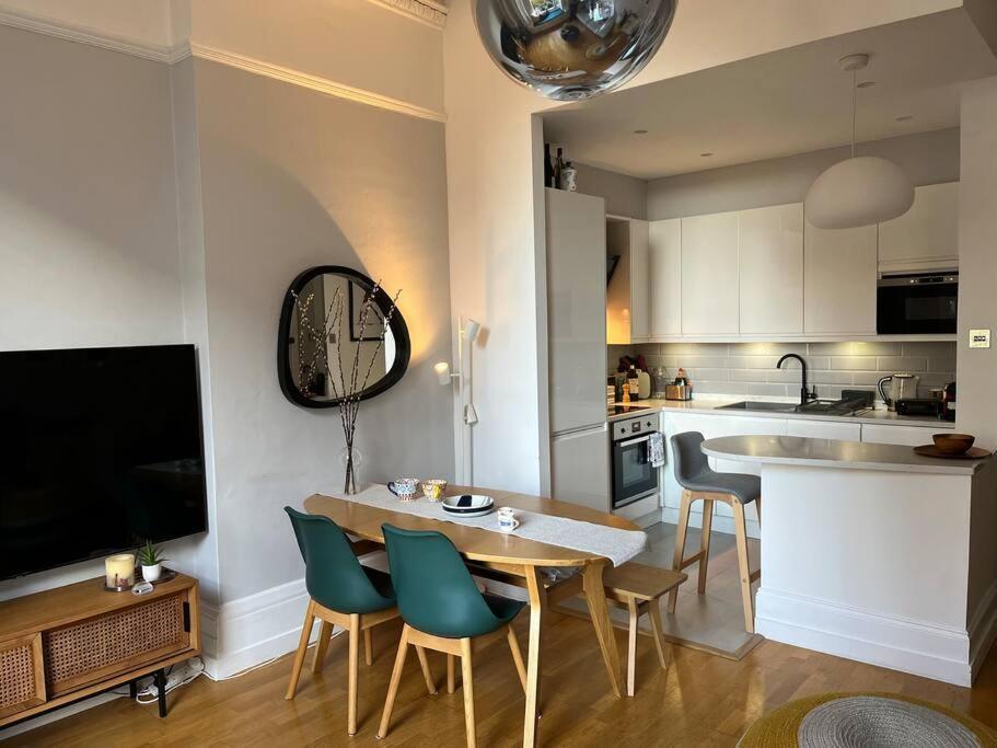Gorgeous 2 Bedroom Flat In Charming Swiss Cottage London Exterior photo